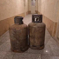 دو عدد کپسول گاز پرسی (یک کپسول کاملا پر می باشد)