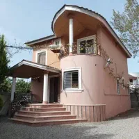 ویلا فروشی  حیاط دار ب قیمت با بالکن در رویان