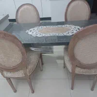 ناهارخوری وچهار عدد صندلی