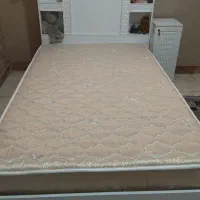 تخت خواب یکی و نیم نفره