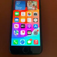 آیفون Se 128g سالم و تمیز