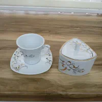 یک دست فنجان و نعلبکی و قندان گل برجسته نو نو