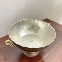 دو عدد ظرف مسی پایه دار
