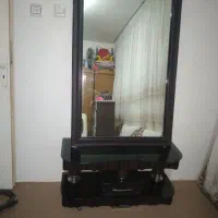 آینه همراه میز
