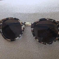 باسلام عینک آفتابی به قیمت۲۵۰ تومان به فروش میرسد