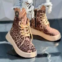 کفش|کیف، کفش، کمربند|سلماس, |دیوار