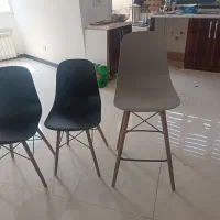 سه عدد صندلی