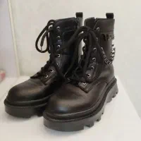 دو جفت کفش ،بوت و صندل