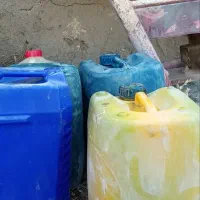 تعدادی ۲۰ لیتری اسید  برای آبکاری ظروف آلومینیومی