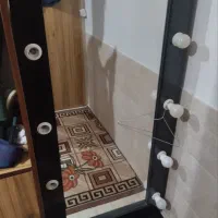 ایینه قدی چراغدار.