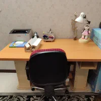 میز تحریر و صندلی قالیچه  و پادری صندلی  اپن و...