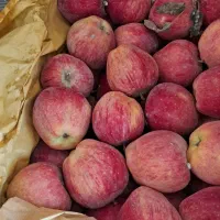 ۱۵ جعبه سیب قرمز و سفید