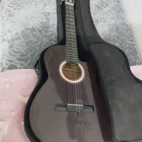 گیتار نو رنگ قهوه‌ای