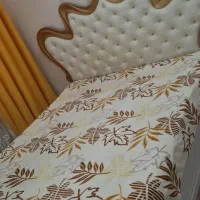 تخت همراه با تشک