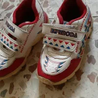 تعدادی کفش بفروش میرسد