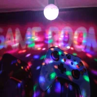 چراغ آویز ۳لامپ و ۱عدد لامپ رقص نور|لوستر و چراغ آویز|اندیشه, شهرک کوثر|دیوار