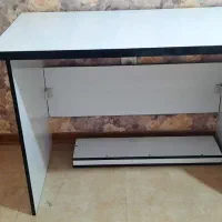 میز کار و کامپیوتر