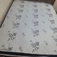 تخت خواب دونفره در حد نو و تمیز همراه با تشک طبی