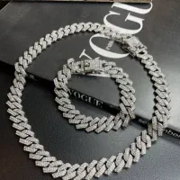 گردنبند و دستبند فول نگین مناسب ولنتاین