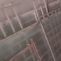 یک درب ریلی آهنی