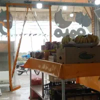 کارگر میوه فروشی