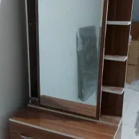 میز آرایش همراه با صندلی