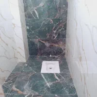 کاشی کاری و سرامیک کاری چسبی و ملاتی انجام میشود