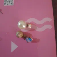 دو جفت گوشواره و سه عدد گوشواره تکی همگی اصل هستن