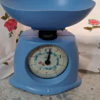 یک عدد ترازوی آشپزخانه