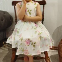 تعدادی لباس وشومیز وپیراهن وکاپشن  بچگانه دخترانه