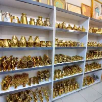 مجسمه های متنوع طلایی