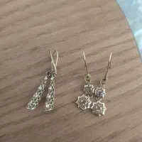 دو جفت گوشواره ۲ گرمی و گردنبند۱۰ گرمی