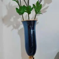گل و گلدان