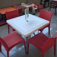 میز و صندلی پلاستیکی رستوران