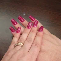 کاشت ناخن فقط هزینه مواد۱۸۰تومان