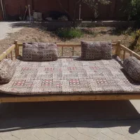 تخت چوبی