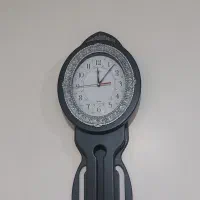 دوعدد ساعت دیواری سالم