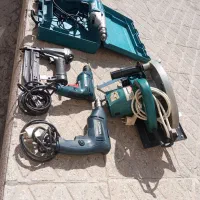 تعدادی ابزار و فارسی بر بامیز برش .