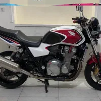 موتور ۱۳۰۰سی بی ۲۰۰۴در حد