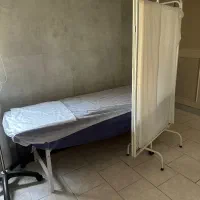 تخت اپیلاسیون و ماساژ و تزریقات و میز ناخن کار