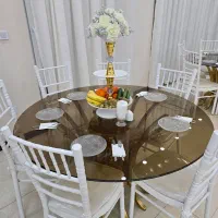 صندلی شیواری میز و ظرف میوه