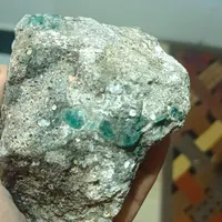 سنگ زمرد سبز رو بستر سنگ|جواهرات|شیراز, قصرالدشت|دیوار