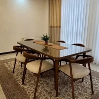 میز غذا خوری.    مدل بلوط.  ساده و شیک. اقساطی