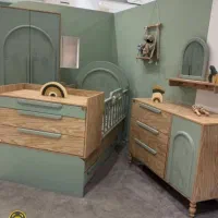 نظم اتاق کودک، با یک تخت و کمد استاندارد و جادار