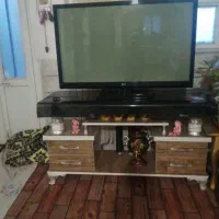 میز و تلویزیون هردو فروشی است