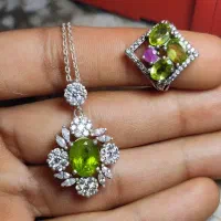 انگشتر و گردنبند نقره زبرجد و یاقوت