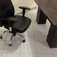 میز و صندلی کار کاملا سالم و نو