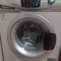 یک ماشین لباسشویی اتومات