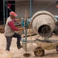 کارگر ساده موزائیک سازی