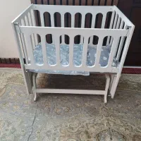 تخت گهواره کنار مادر